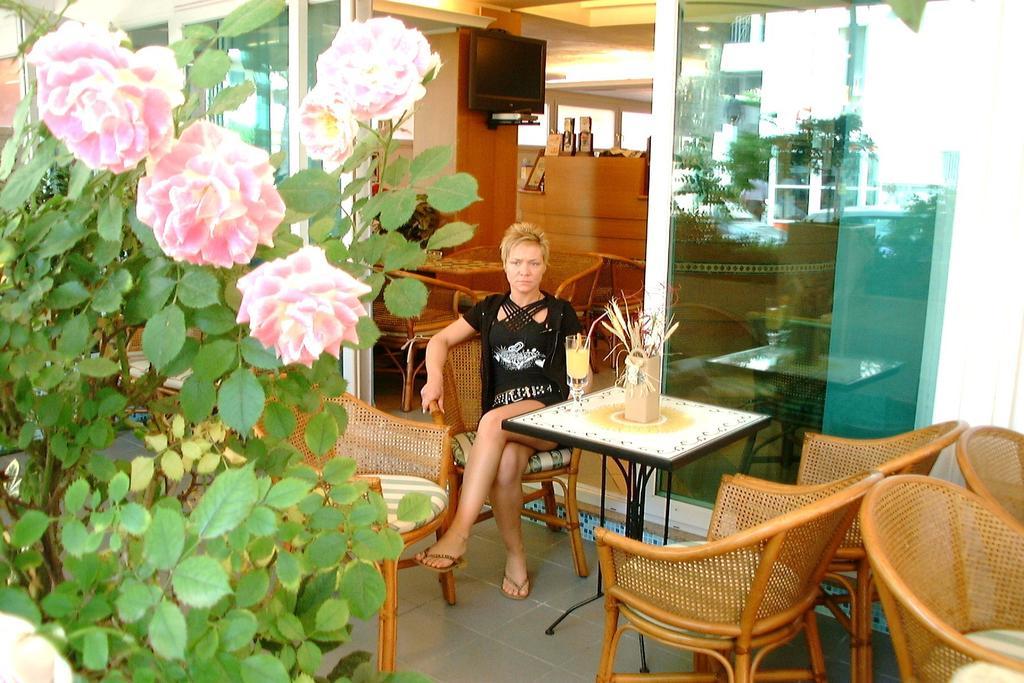 Hotel Kadett Rimini Exteriör bild